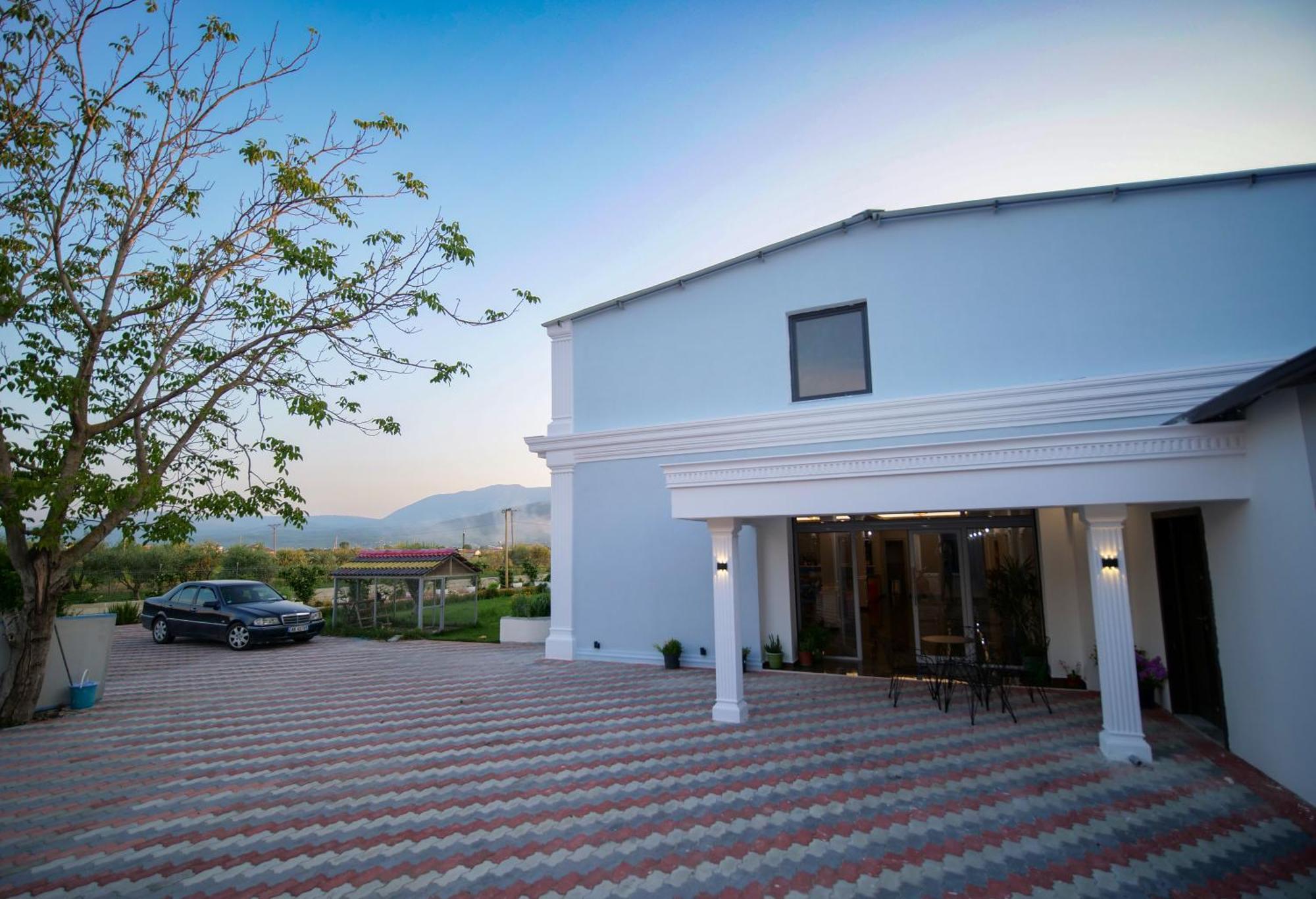 Hanna & Solei Hotel Berat Luaran gambar